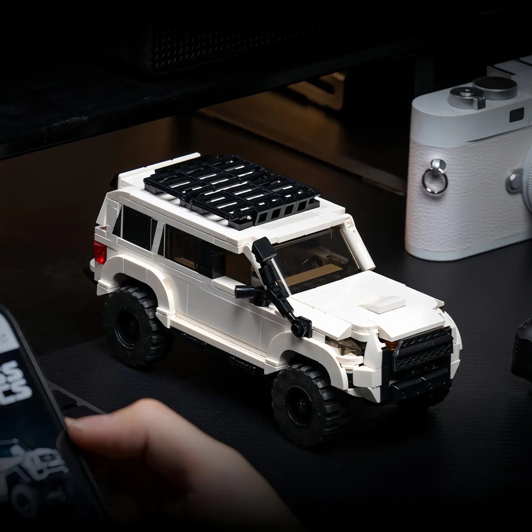 High-angle front side dark scene white Toyota 4Runner Off-Road SUV Brick Model, 540 PCS collectible construction set