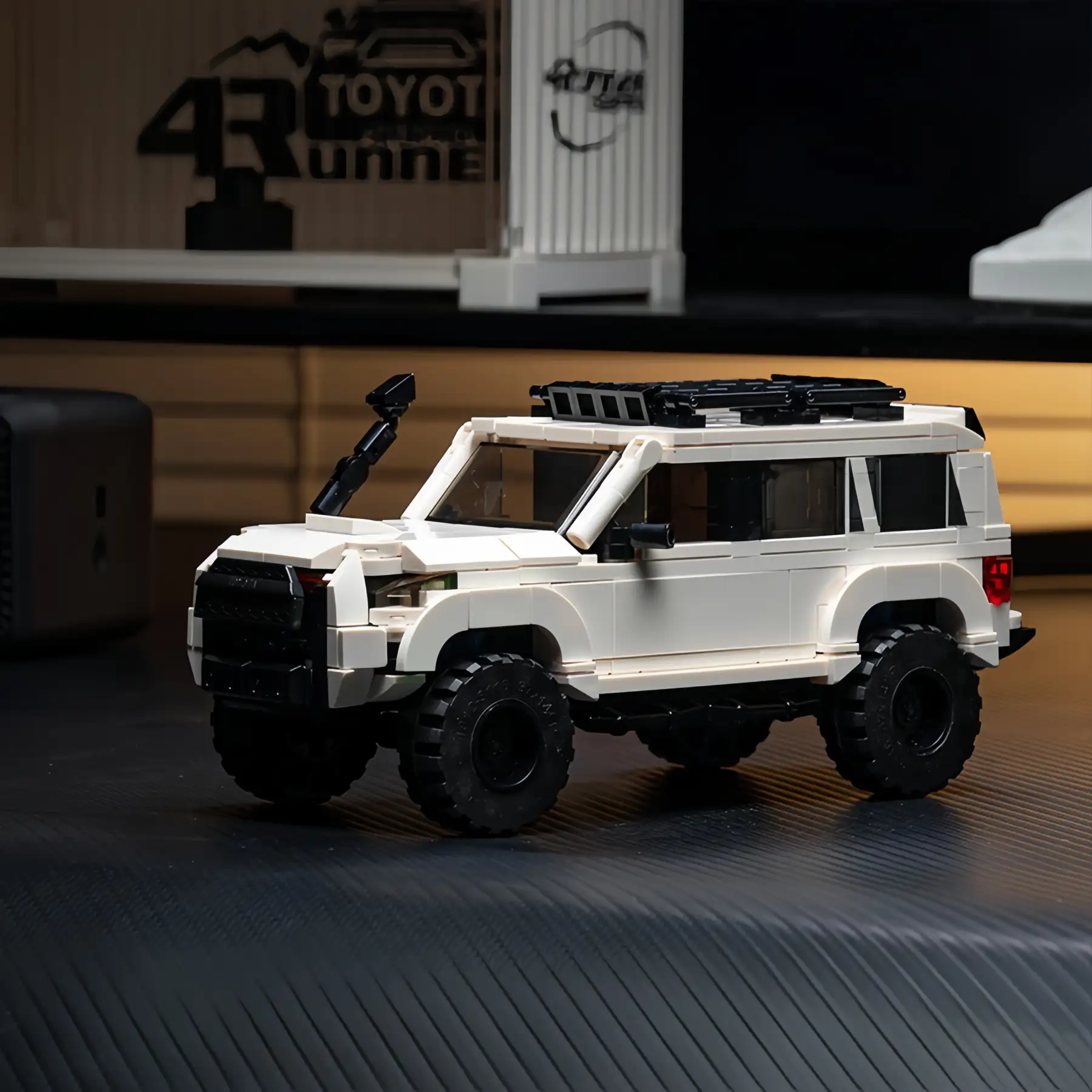 Side front warm atmosphere white Toyota 4Runner Off-Road SUV Brick Model, 540 PCS collectible construction set