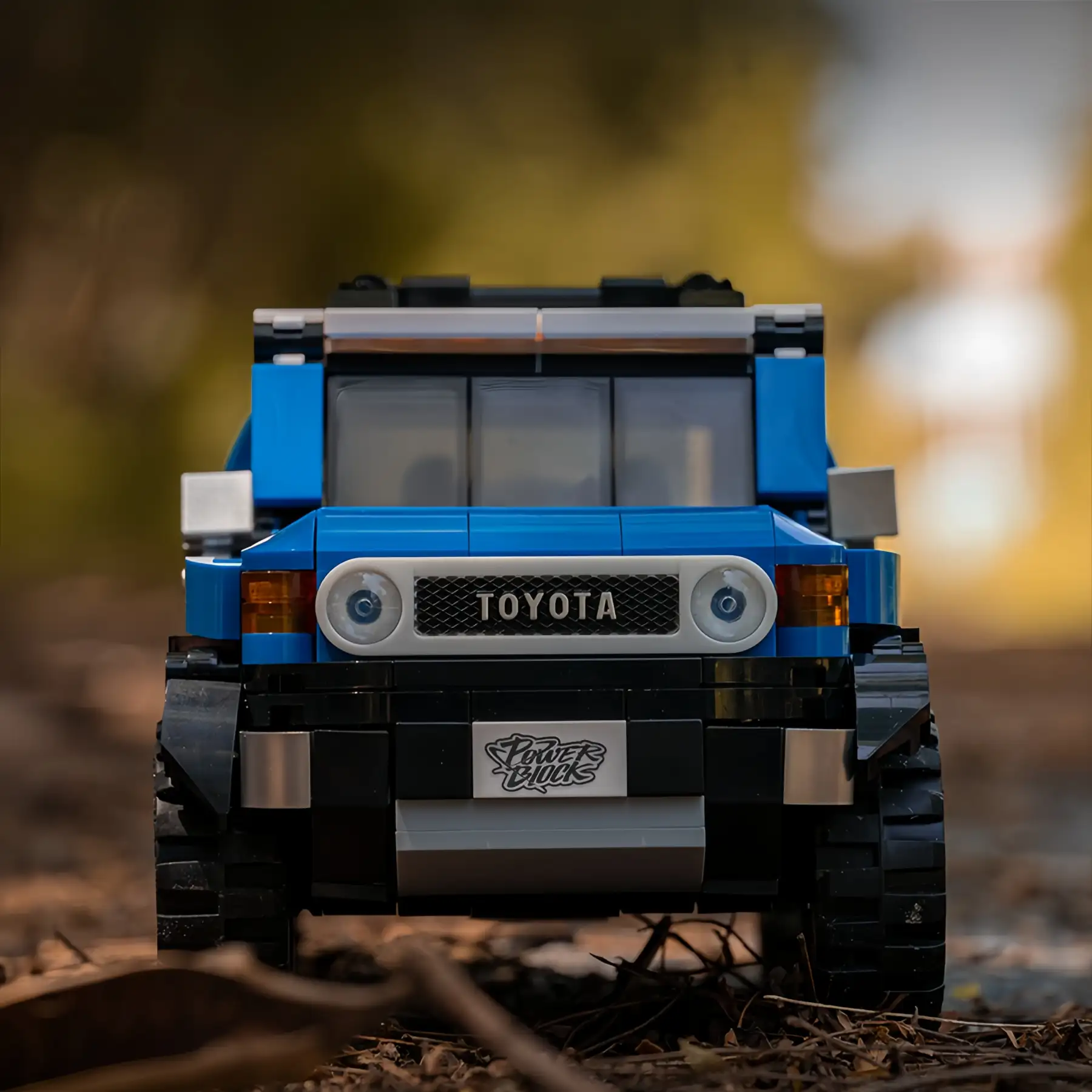 Front view blue Toyota FJ40 Retro Land Cruiser building brick model, 622 pieces collectible display construction set