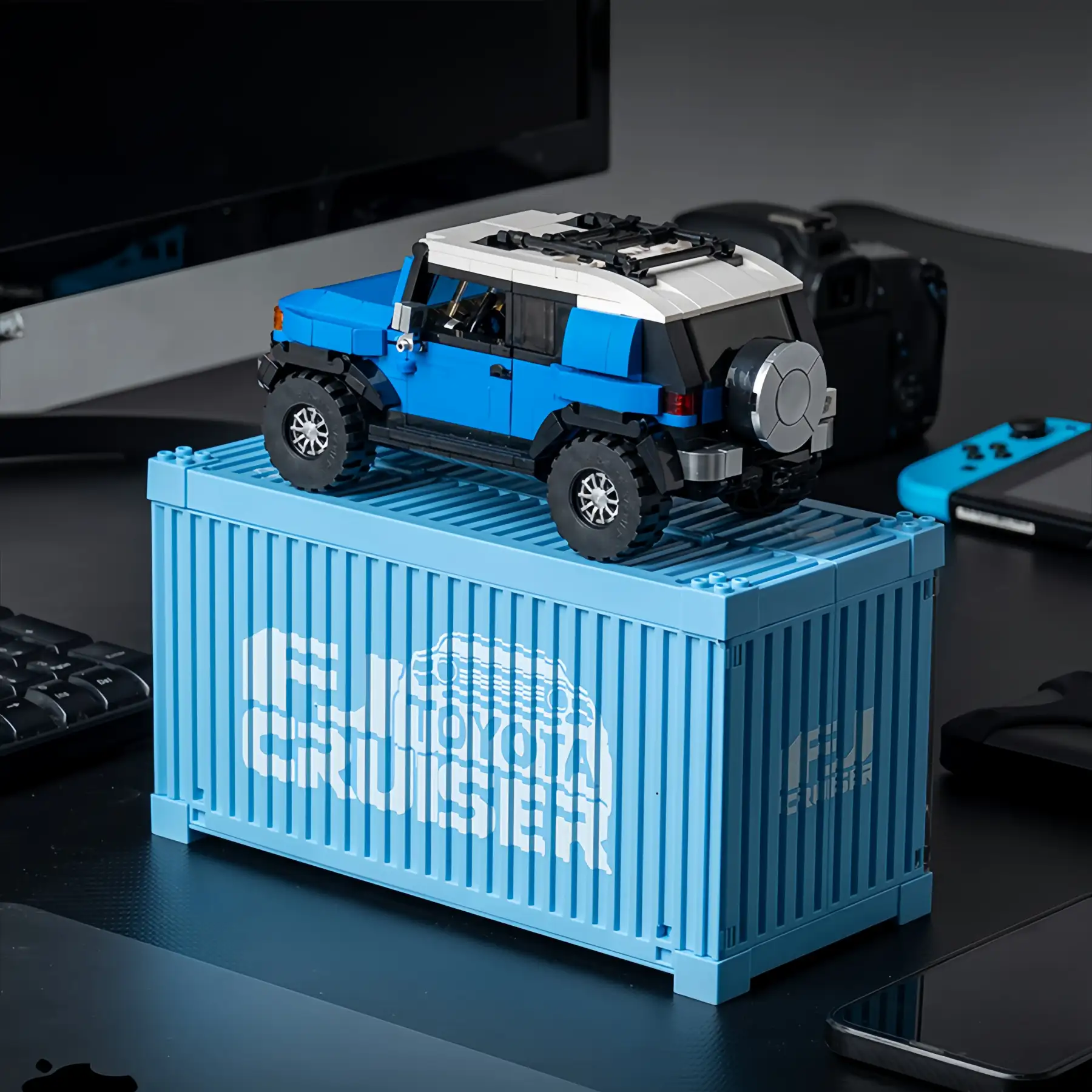 Blue Toyota FJ40 Retro Land Cruiser Brick Model with Display Container Box, 622 Pieces Collectible Construction Set